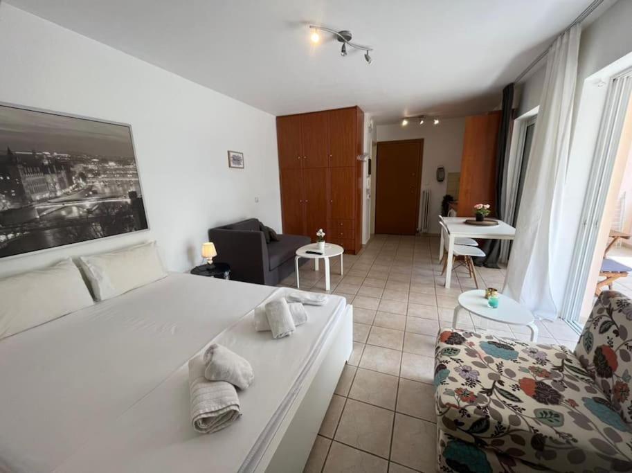 Modern Studio Large Veranda -Metro Station Suggrou Apartment Атина Екстериор снимка