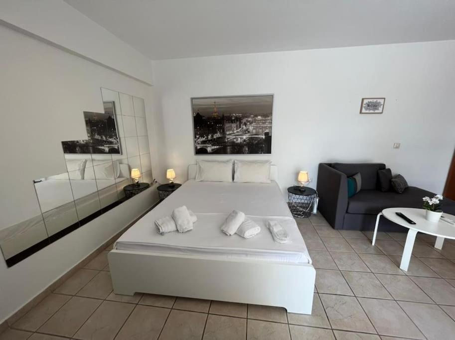 Modern Studio Large Veranda -Metro Station Suggrou Apartment Атина Екстериор снимка