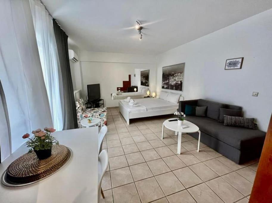 Modern Studio Large Veranda -Metro Station Suggrou Apartment Атина Екстериор снимка